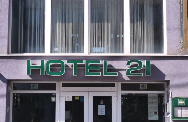 Hotel 21***