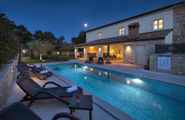 Villa Villa Casa Lori s bazenom i whirlpoolom Nova Vas