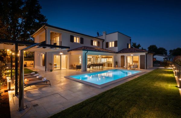 Villa Villa Maxime s bazenom, saunom i whirlpool-om Nova Vas