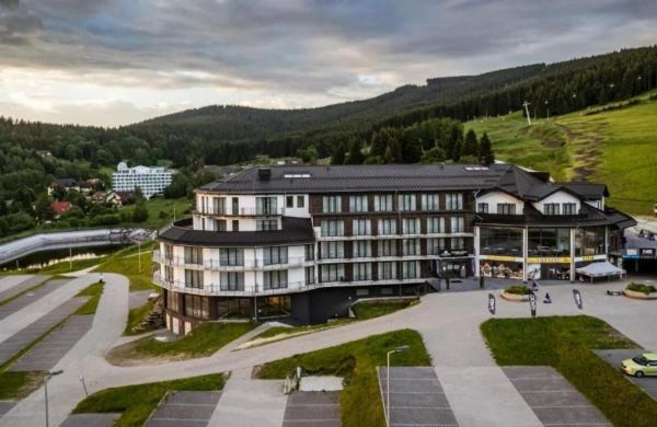 Aparthotel Czarna Perła z darmowym basenem Stronie Śląskie