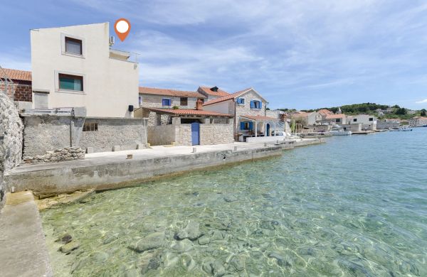 Apartment Mirni by the sea Prvic Luka