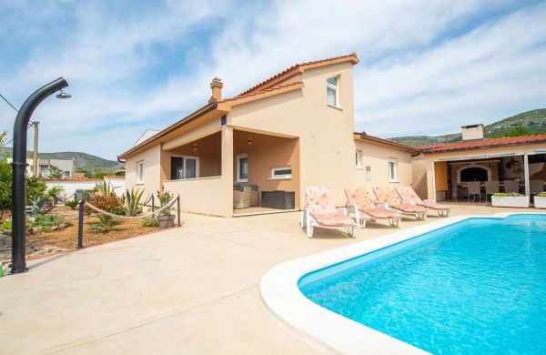 Holiday Home near Trogir Plano