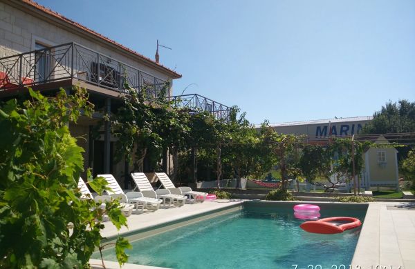 Apartments Ginna Seget Donji