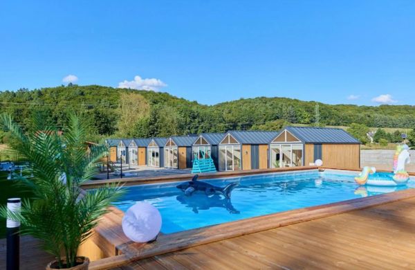 Turkusowa Osada - family resort - domki, basen, balia pod Międzyzdrojami