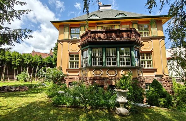 Vila Mezi Časy