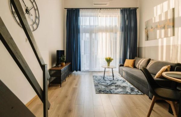 Sleep and Fly with parking, lotnisko, self check in 24-7 - Wrocław - Fair Rentals