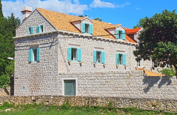 Beachfront House With Hot TubCavtat, Dubrovnik - 25441 Cavtat