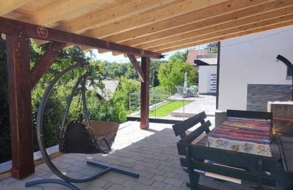 Holiday Home With Hot Tub Donji Zvečaj, Karlovac - 25828 Donji Zvečaj