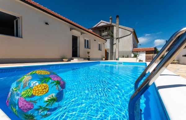 House Mirakul near Krka Private Pool Skradin