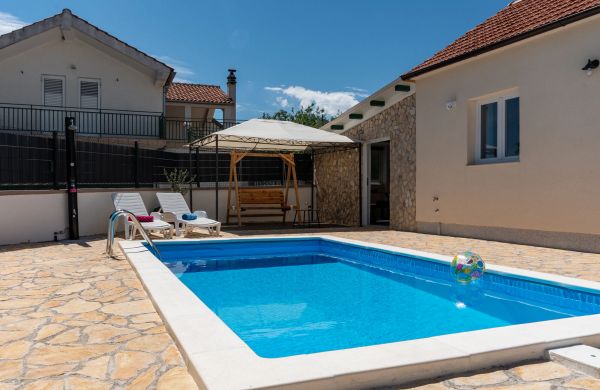 House Mirakul near Krka Private Pool Skradin