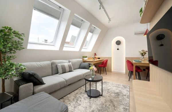 Stylowy Apartament | 300 m od Rynku | Biurko