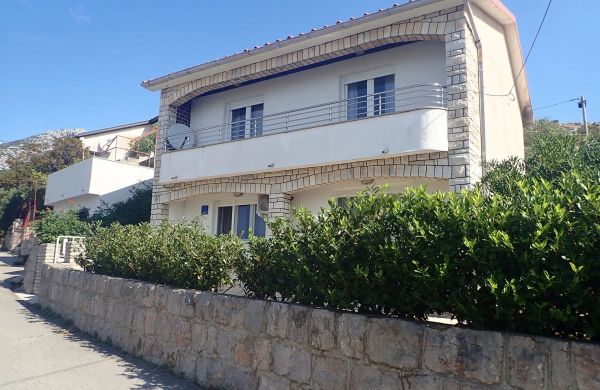 Holiday Home Mare Monti Karlobag