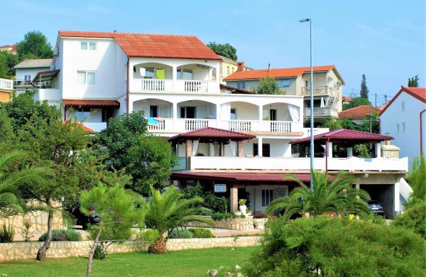 Apartmani Sandra Lopar