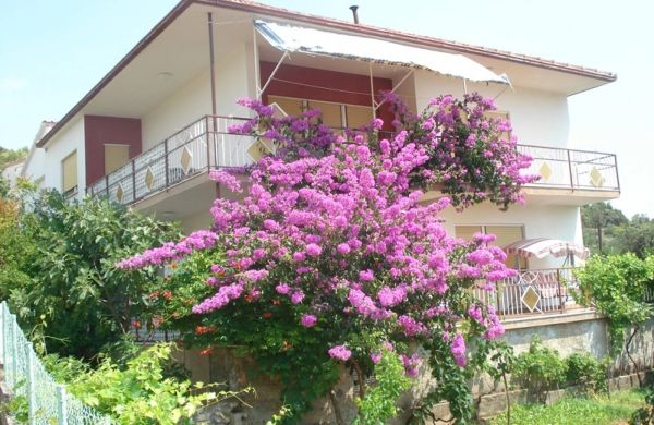 Apartments Kostovic Vinišće