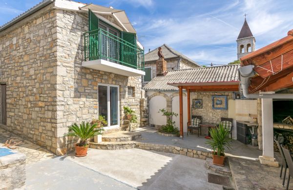 House Ante Grohote