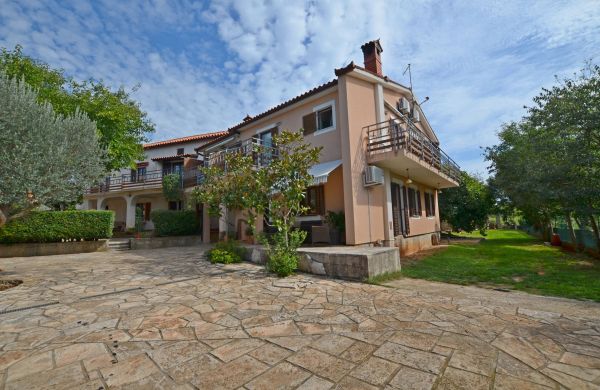 Apartments Josip Pavicini