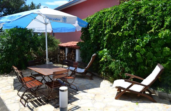 Apartments With Parking Space Molat - 6249