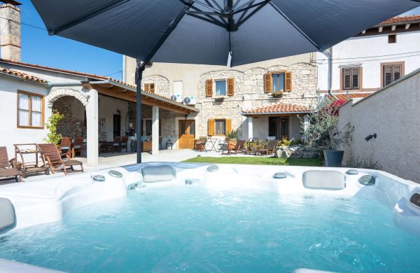 Apartments And Rooms With Hot Tub Loborika, Pula - 12983 Loborika