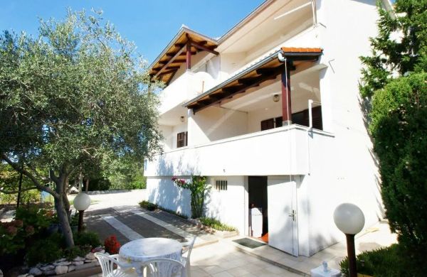 Apartments And Rooms With Parking Space Barbat, Rab - 4862 Barbat