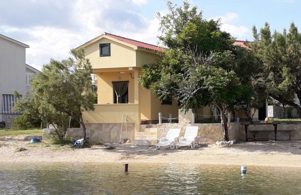Apartments By The Sea Dinjiška, Pag - 9386 Dinjiška