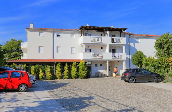 Apartments By The Sea Rogoznica - 4162