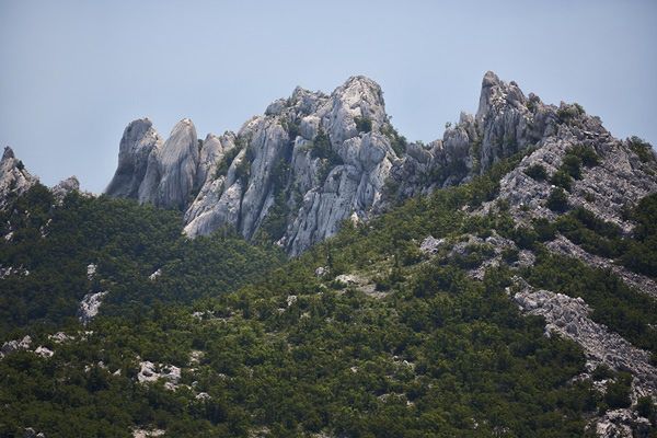 Park Narodowy Paklenica to wymarzone miejsce dla miłośników górskich wędrówek i wspinaczki. W Chorwacji są jeszcze dwa inne górzyste parki narodowe: Welebitu Północnego i Risnjak.