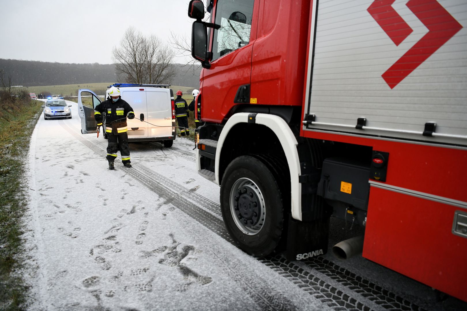 Zdjęcie: Tragiczne odkrycie. Kobieta przymarznięta do tafli wody