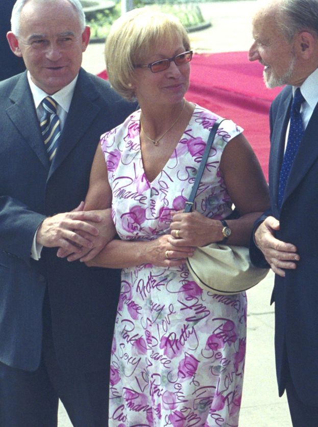 15 lat temu sukienka Aleksandry Miller przeszła do historii polskiej  dyplomacji (FOTO) - Pudelek