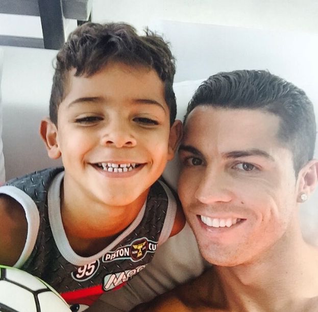 Syn Cristiano Ronaldo Nie Zyje Syn Ronaldo pokazuje "klatę"... - PUDELEK