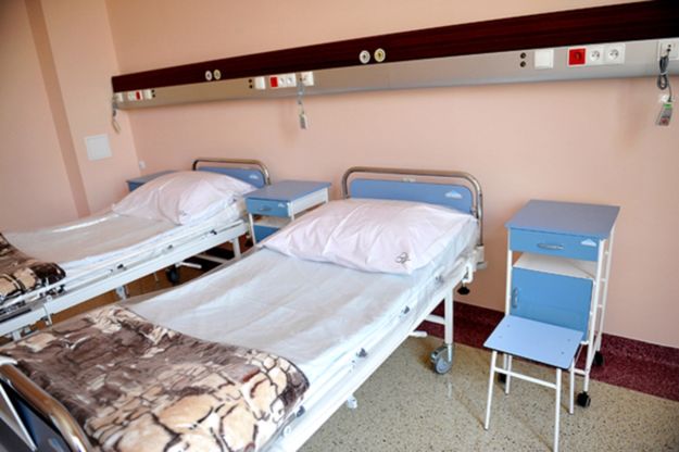 15 tys. łóżek zniknęło z polskich szpitali od początku 2019 roku