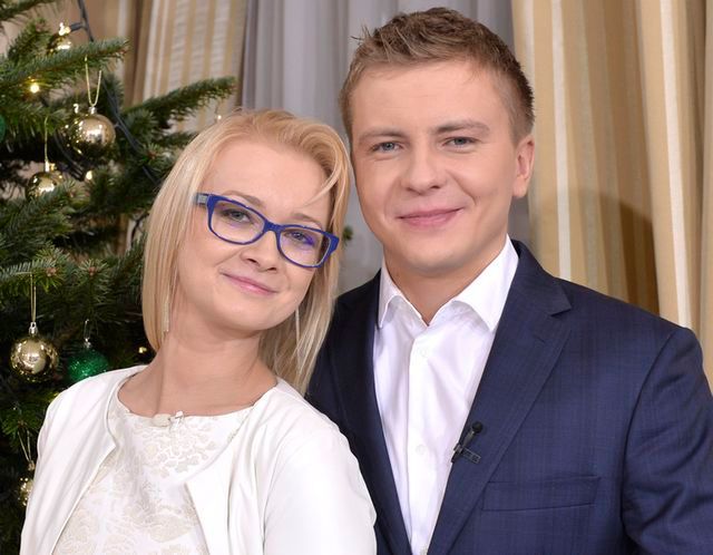 powiada, a wszyscy chtnie si do kieliszkw brali, bych wesela rzetelnie zay. po sadzie si uganiali za sob, e starsi krzykali im z okien: Kwiatuszkw szukacie? Bycie, dziewczyny, czego innego nie pogubiy po nocy! Kowal wystrojony odwitnie, w czarnej kapocie i w portkach na cholewy wyoonych, uwija Chopi - Wynik z Google Books