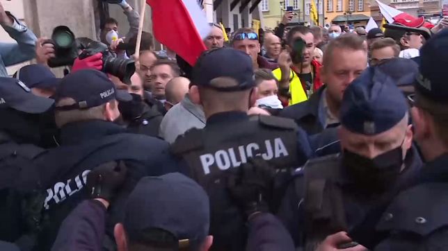 Protest w Warszawie. Policja użyła gazu pieprzowego 
