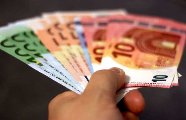 Grupa Niemców otrzyma 1,2 tys. euro za nic. Naukowcy chcą sprawdzić, jak to wpłynie na ich życie (zdj. ilustracyjne).