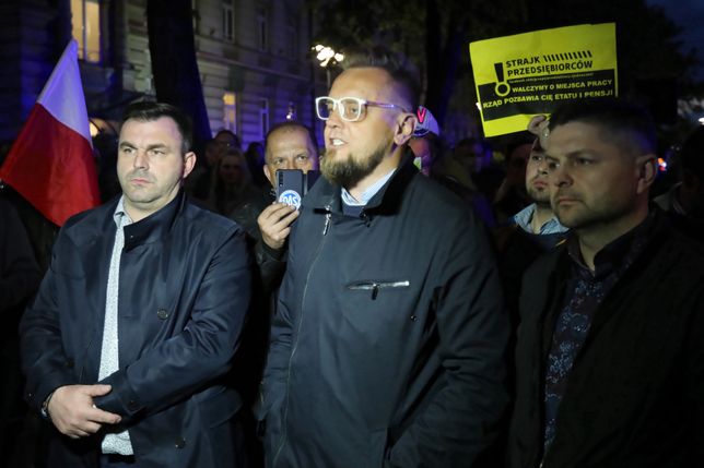 Protest przedsiębiorców rozpoczął się o godzinie 16, a zakończył ok. 1:30 w nocy 