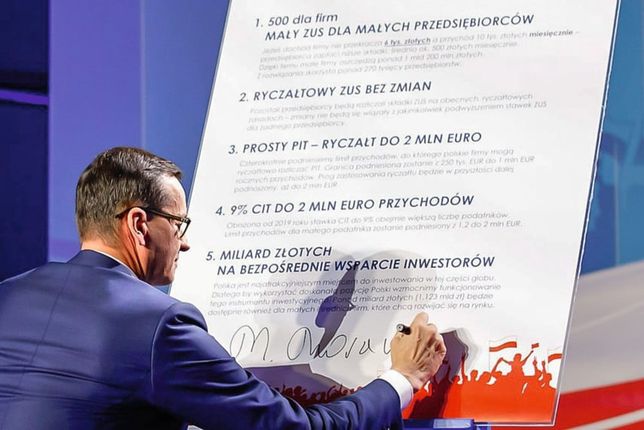 Mateusz Morawiecki takie zdjęcie umieścił w mediach społecznościowych.