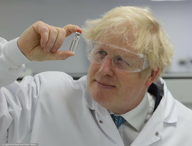 Brytyjski premier Boris Johnson ze szczepionką na koronawirusa