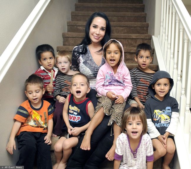 W Dwóch Grupach Było Po Tyle Samo Dzieci "Oktomatka” Nadya Suleman mierzy się z hejtem. "Po co ci było tyle