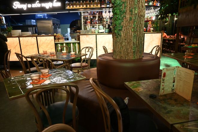 Knieja Czarodzieja - stoliki