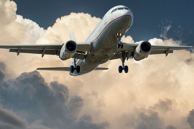 Polscy turyści uziemieni w Grecji. Koczują na lotnisku