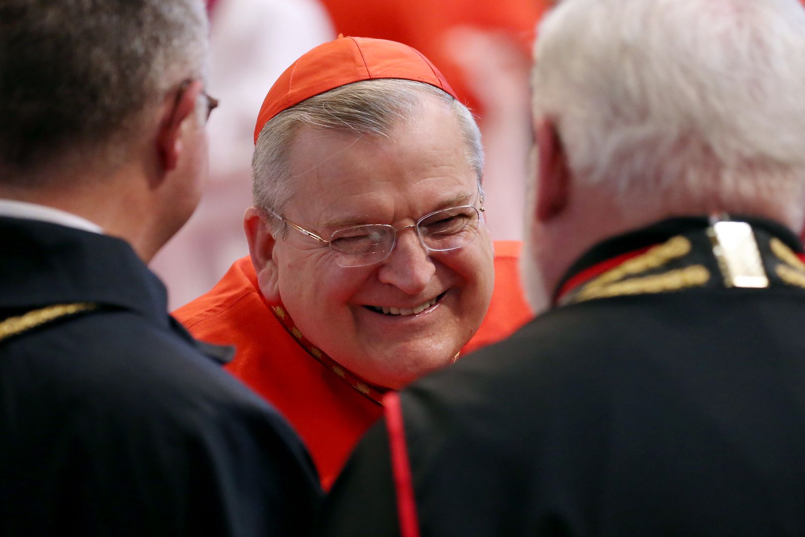 pope-francis-revokes-privileges-of-critical-cardinal-raymond-burke