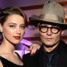 Zeznania portierki pogrążą Amber Heard? "Jej siostra udawała, że uderza ją pięścią. Głośno się śmiały"