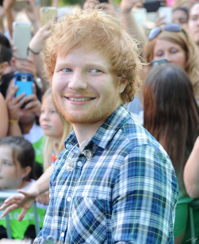 Ed Sheeran wytatuował sobie lwa na torsie