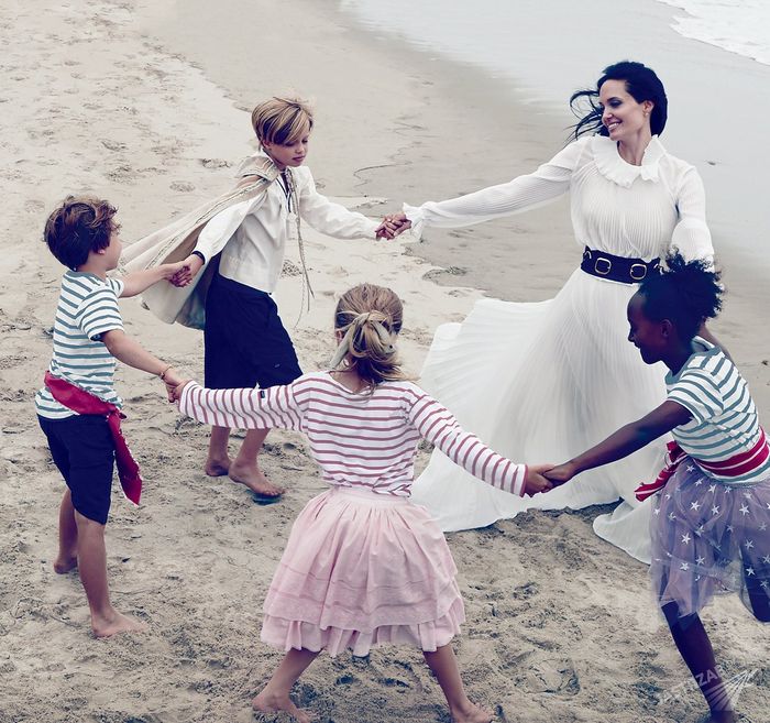 Angelina Jolie z dziećmi w amerykańskim 