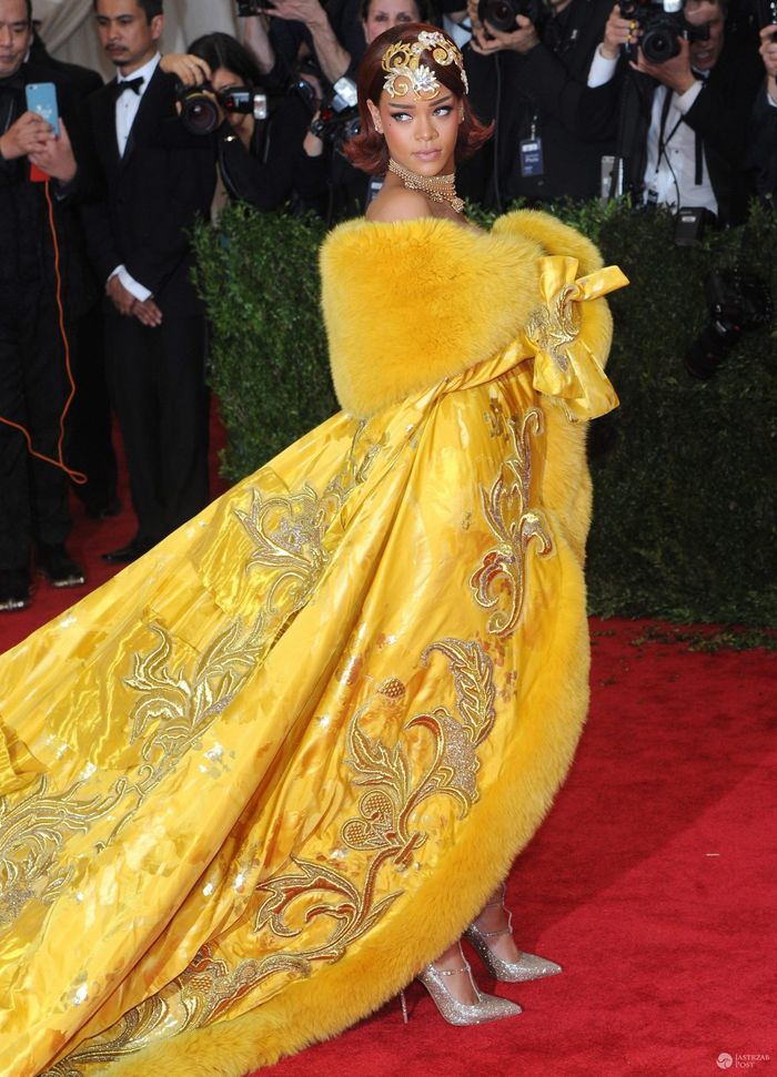 Kreacja: Guo Pei. Rihanna, MET Gala 2015 (fot. ONS)