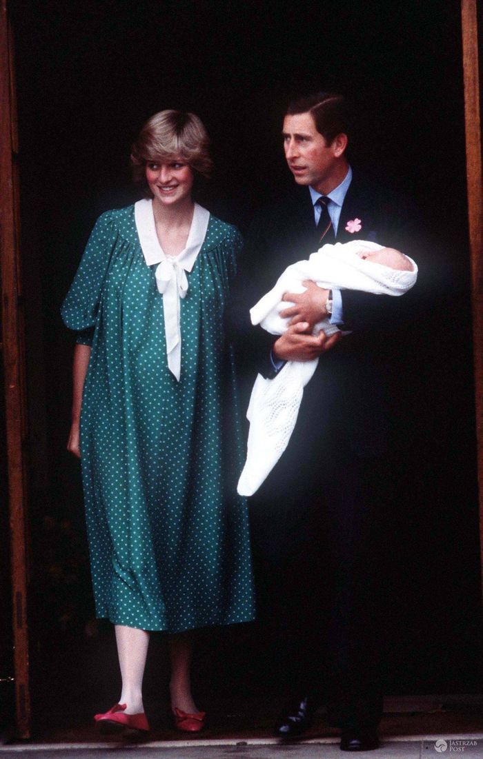 Książę Karol i księżna Diana z księciem Williamem w 1982 roku (fot. ONS)