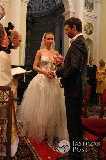 pierwsza suknia ślubna Agnieszki Szulim