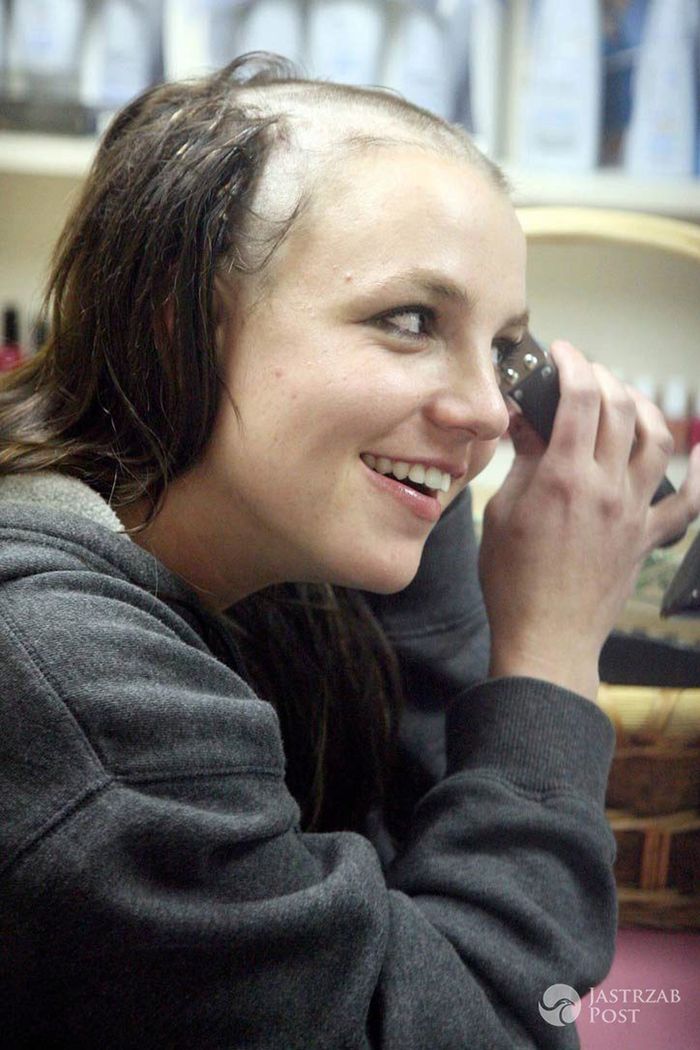 Britney Spears 10 lat temu ogoliła się na łyso. Streszczenie