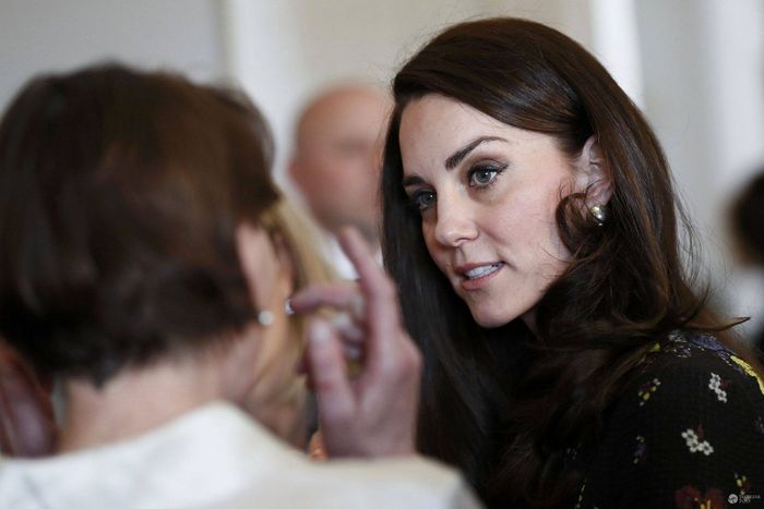 Co się dzieje z twarzą księżnej Kate?