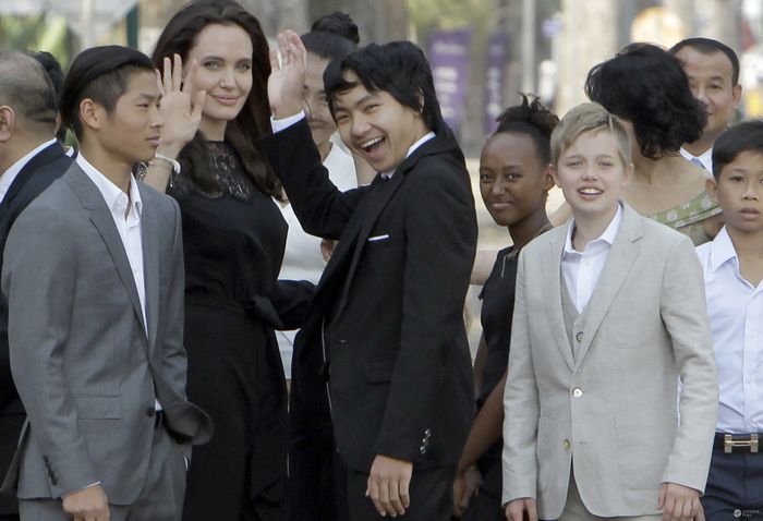 Angelina Jolie z dziećmi w Kambodży