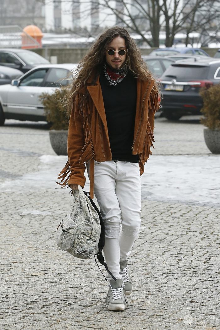 Michał Szpak wychodzi z Pytania na śniadanie - Paparazzi